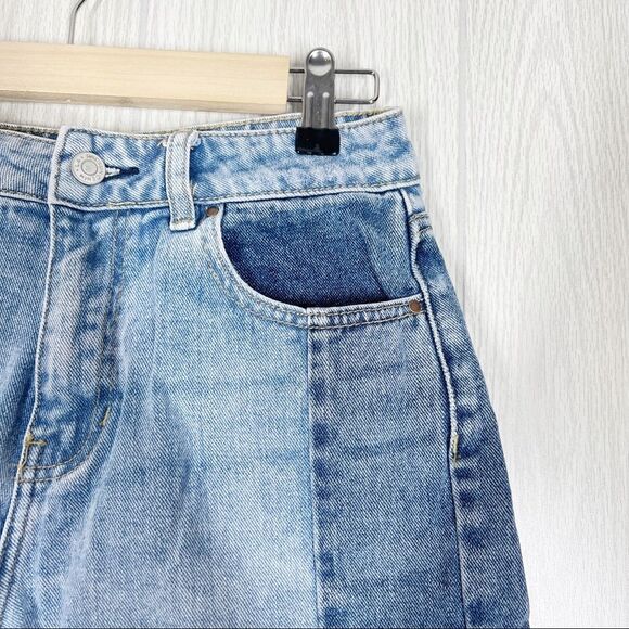 PacSun | Two Tone High Rise Mom Shorts Size 25 - Picture 3 of 6